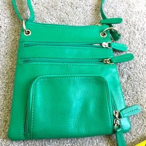 Crossbody Leather Green Purse w/fabric interior serval outside pockets w/zippers